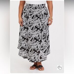 Torrid Black and White Leaf Gauze Double Slit Maxi Skirt